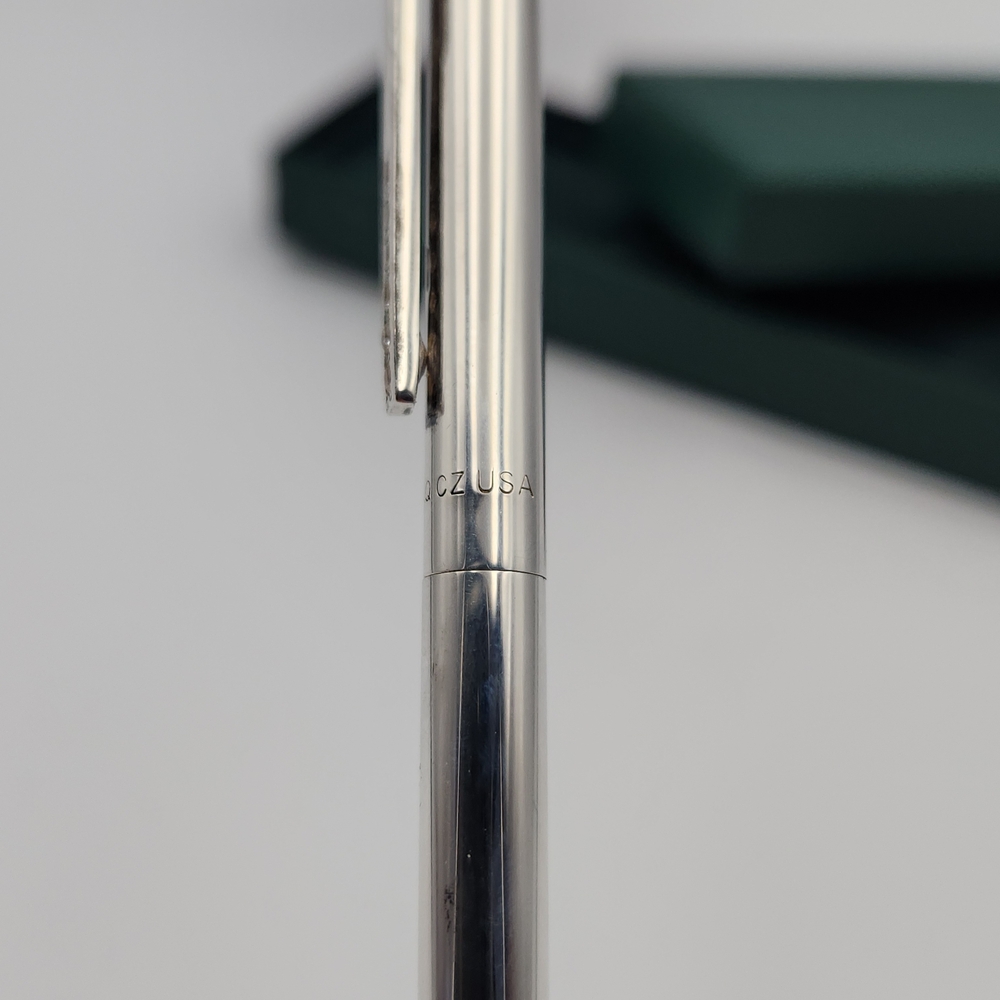 Sleek Green Rectangular Box - image 7